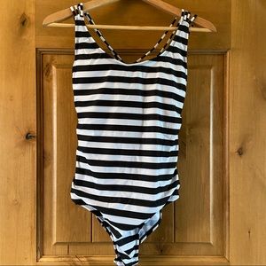 NWOT-Strappy black/white striped swimsuit